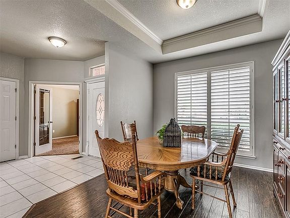 4th image of 2025 NW Redbud Cres
