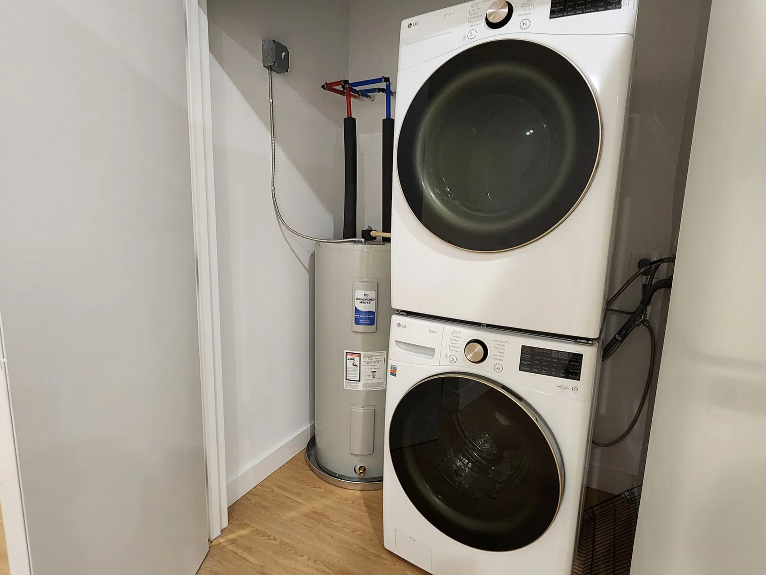 2 bed, 821 sqft, $3,100 — Photo 2