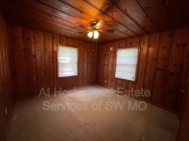 302 W Whiteside St — Photo 8