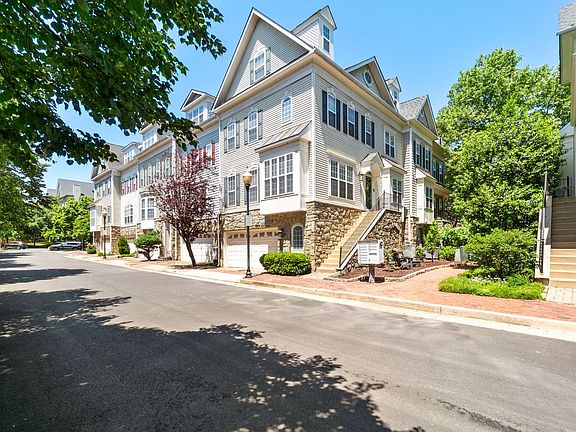 4th image of 5061 Donovan Dr