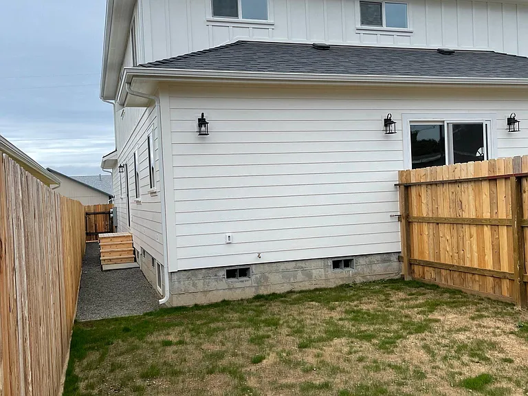 1839 Lime Ave — Photo 12