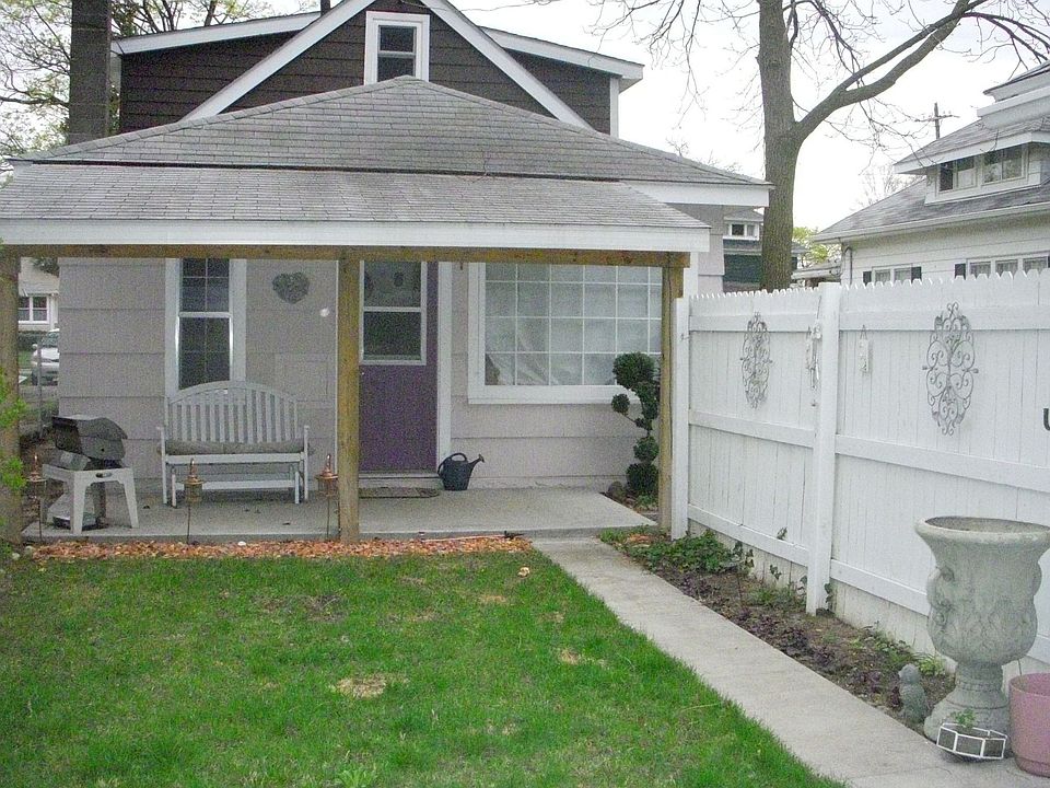 2nd image of 779 Eleanor St NE