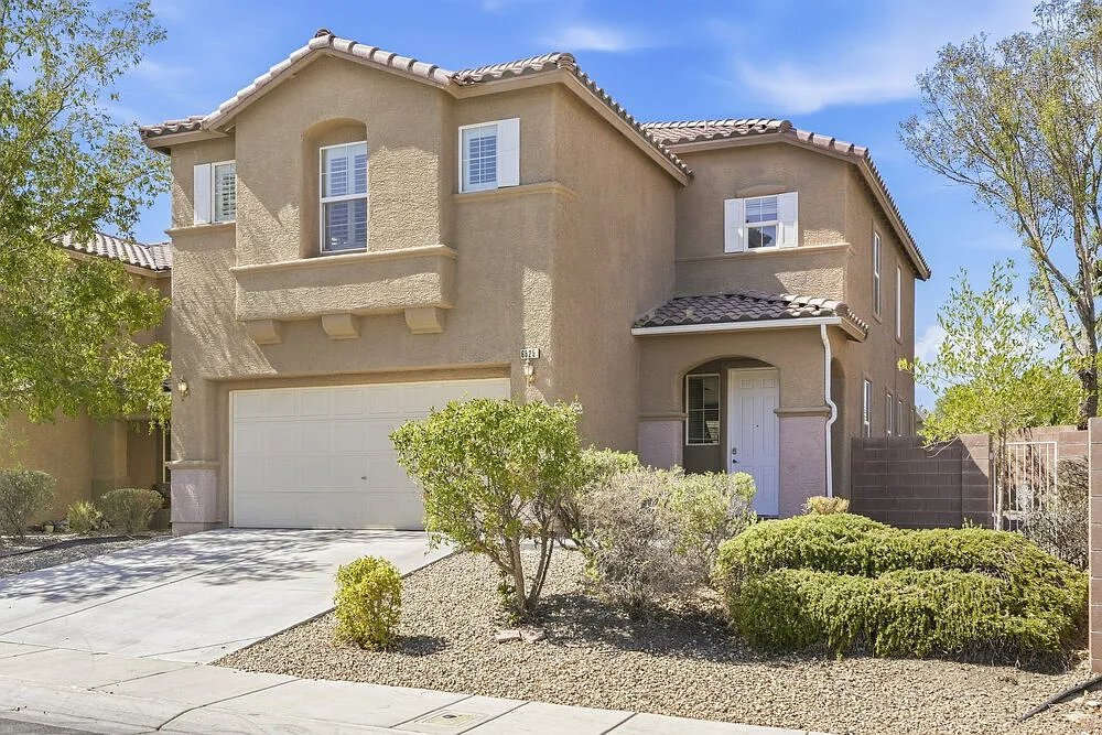 4 bed, 3.0 bath, 2206 sqft, $2,395 — Photo 4