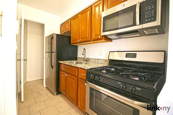 Rented by Link NY Realty | media 1