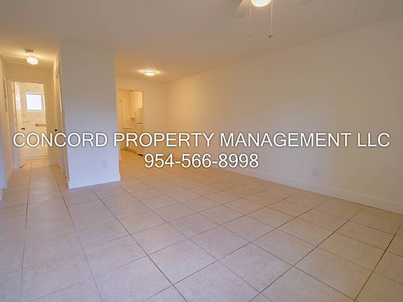 2nd image of 1831 Park Ln #3