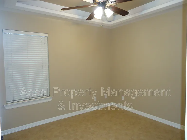 8902 N 36th Ln — Photo 9