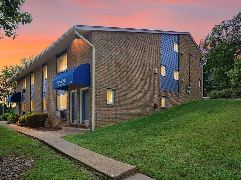 Shore Hill Apartments — Photo 19