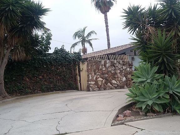 2nd image of 2510 W 82nd St