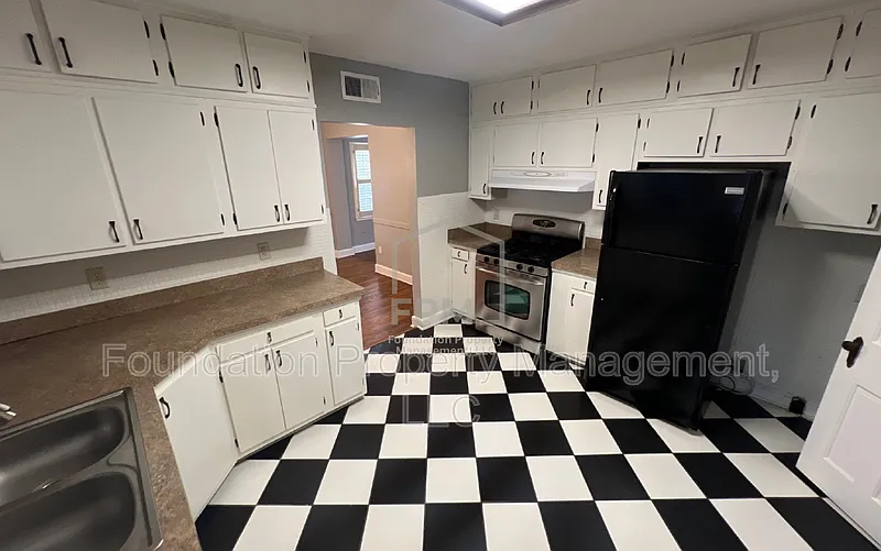 3 bed, 1.0 bath, 1542 sqft, $1,595 — Photo 3