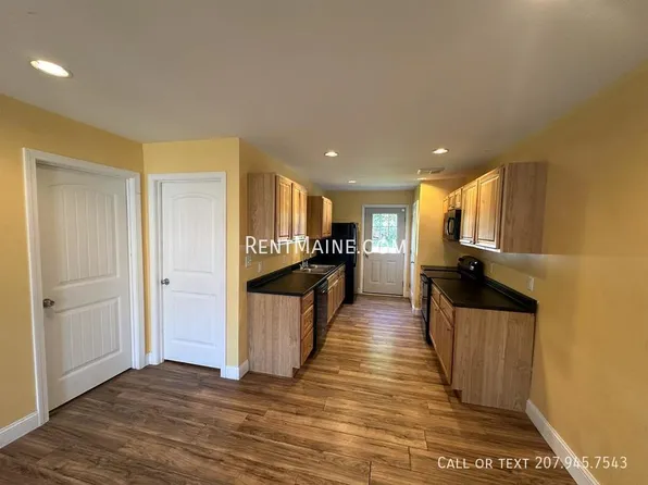 11 Basketball Ct, Bangor, ME 04401