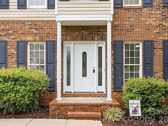 3rd image of 2591 Chandy St
