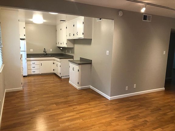 3rd image of 1437 Floribunda Ave