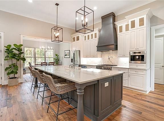 4th image of 136 Oleander Ct #402