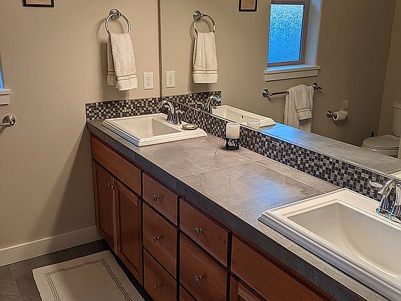 Double sink master bath