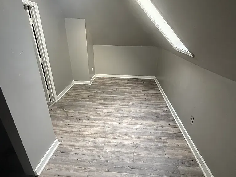 221 College St #3 — Photo 9