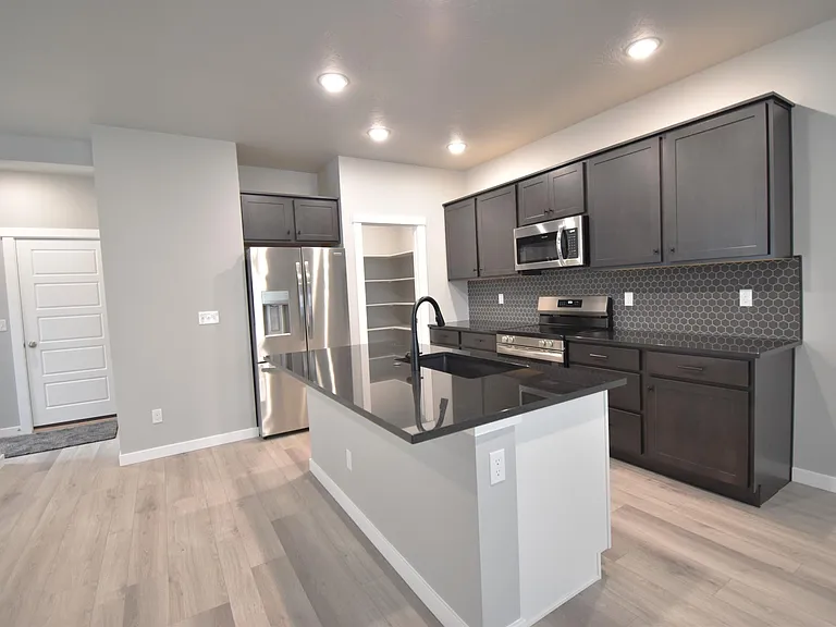 5122 W Milano St — Photo 2