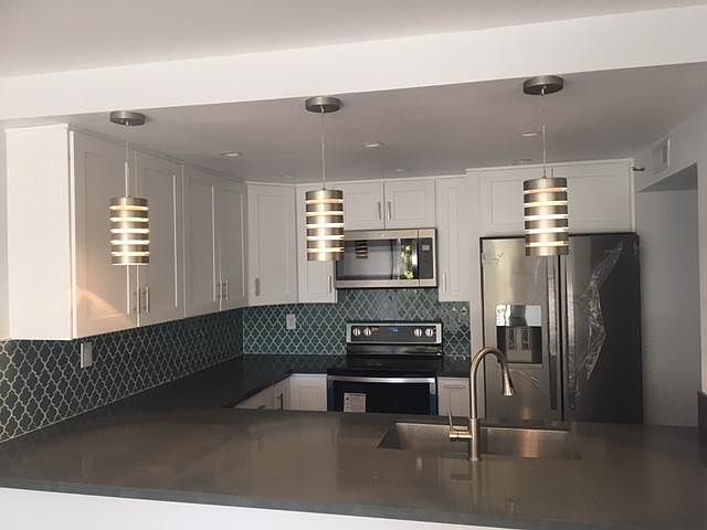 1st image of 600 W 9th St APT 502