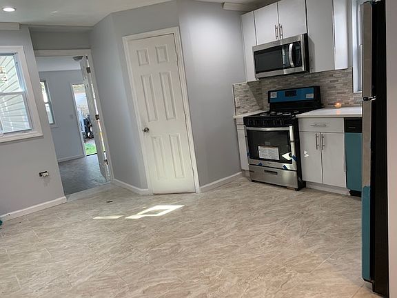 4th image of 11922 146th St