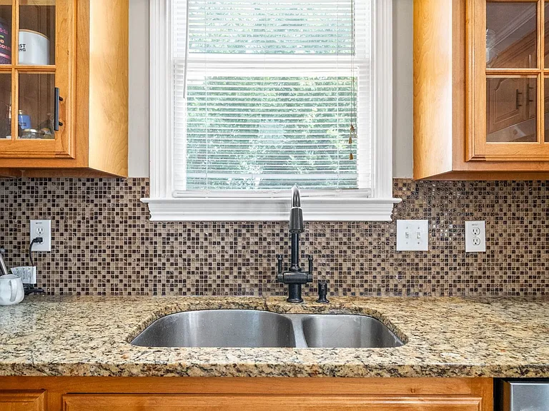 2200 Fairfax Dr — Photo 13