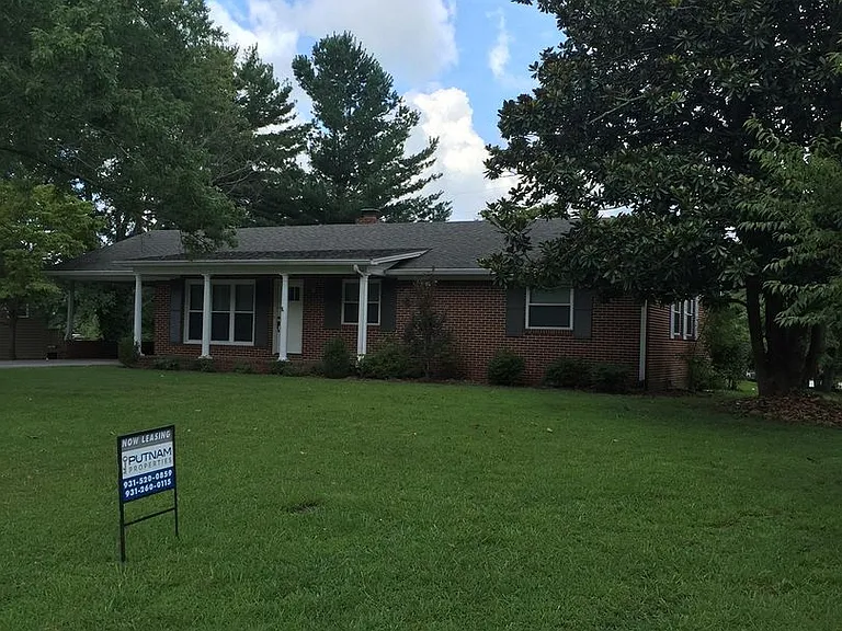 1218 W White Oak Dr — Photo 1