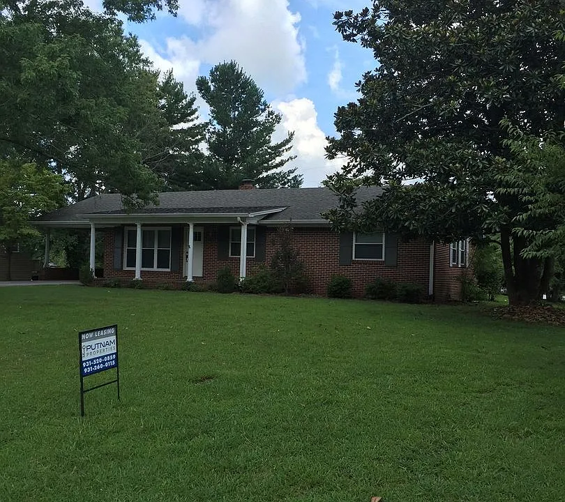 1218 W White Oak Dr