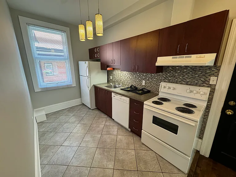 58 Sweetland Ave — Photo 14