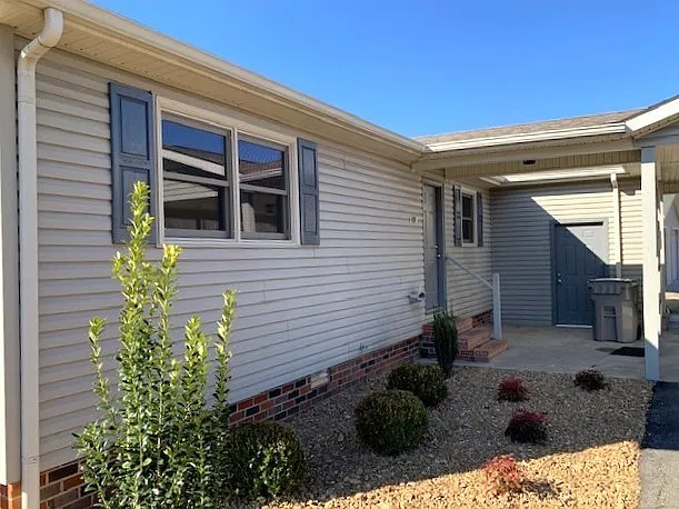 3 bed, 2.0 bath, 1200 sqft, $1,795 — Photo 2