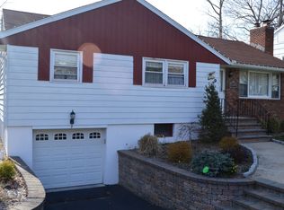 9 Calumet Ave, Oakland, NJ 07436