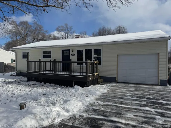 9060 Maplewood Dr, Clio, MI 48420