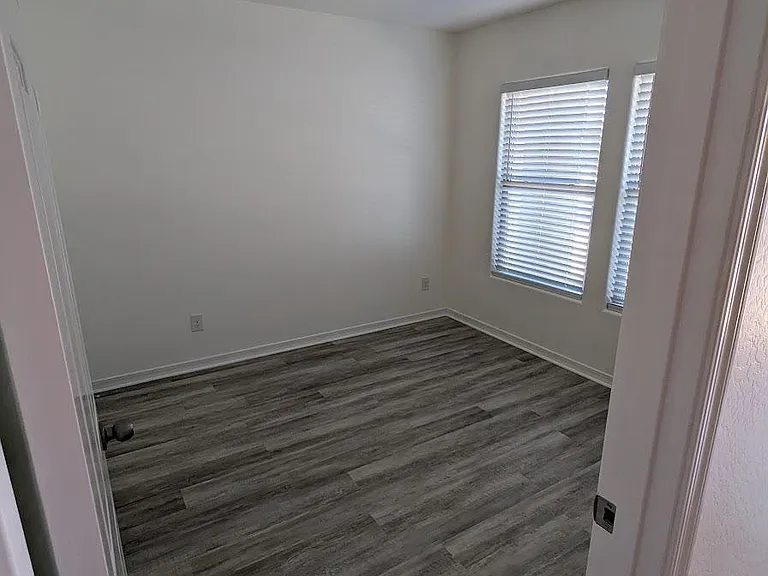 123 E Watson Pl — Photo 5