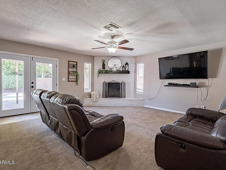4414 W Altadena Ave — Photo 8