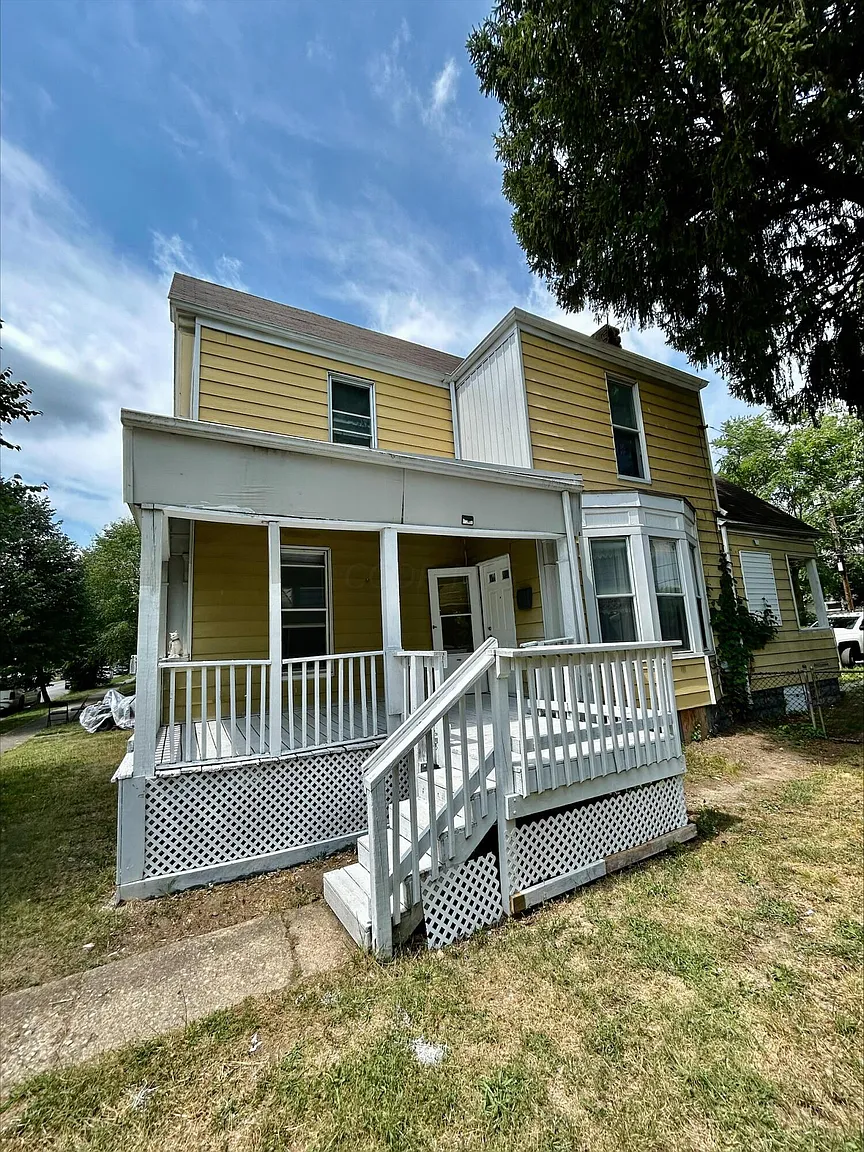 1498 Briarwood Ave photo 1