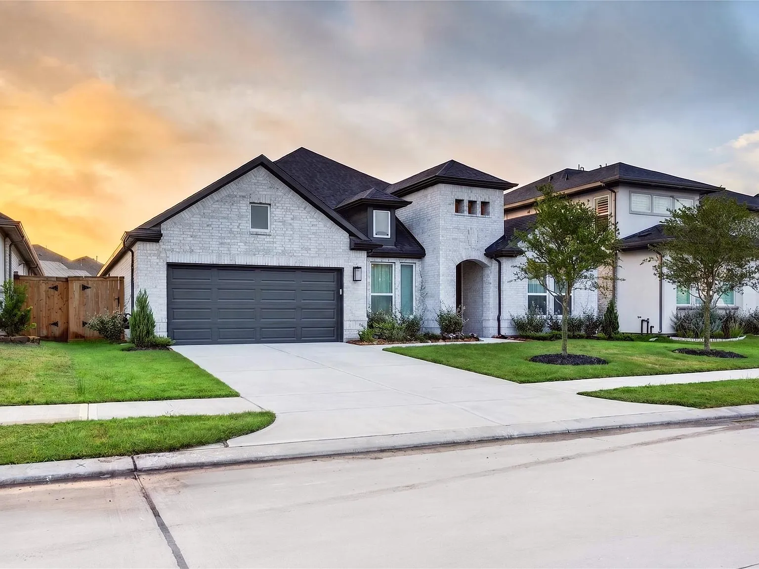 4 bed, 3.0 bath, 3102 sqft, $3,200 — Photo 2