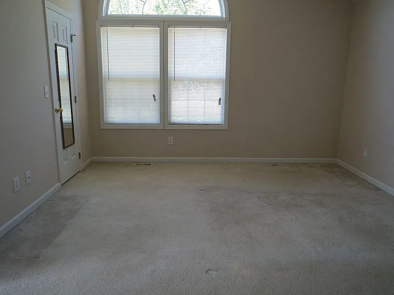100 Halle Ct — Photo 10