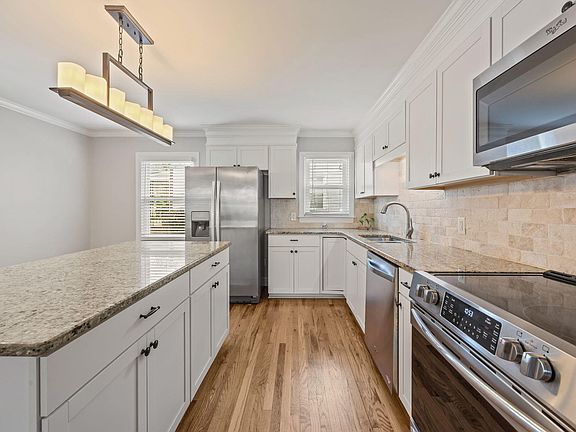 5th image of 814 Postell St