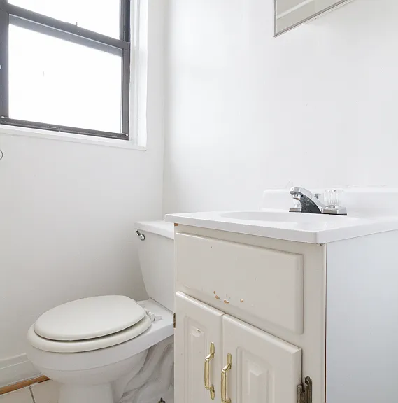 4735 Beacon — Photo 9