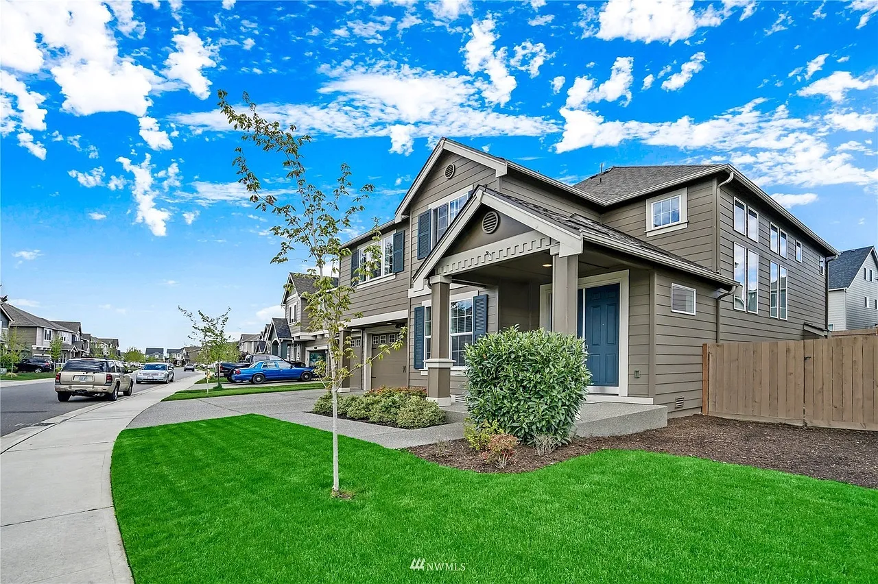 5 bed, 3496 sqft, $3,495 — Photo 2