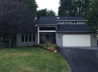 8812 Madeleine Dr, Baldwinsville, NY 13027