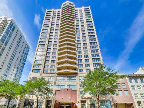 200 N Jefferson St APT 2407, Chicago, IL 60661