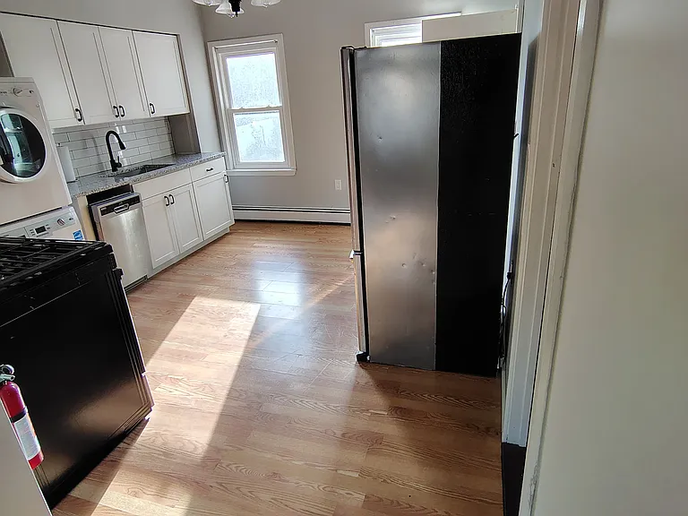 18 Scott Rd #2R — Photo 6