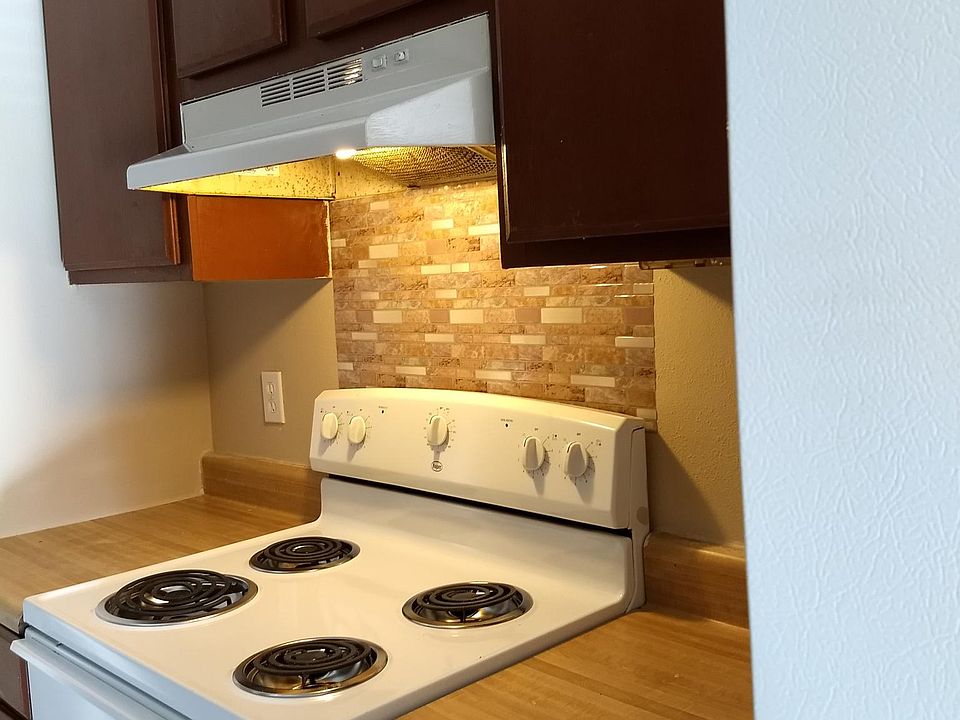 1st image of 1015 Park Row Ave