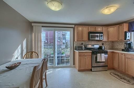 5th image of 97 Hildreth St Unit 1