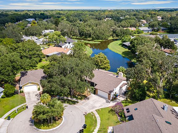 prime location in cul-de-sac and on lake