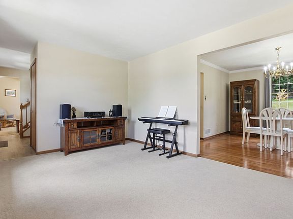 5th image of 107 Rockland Dr