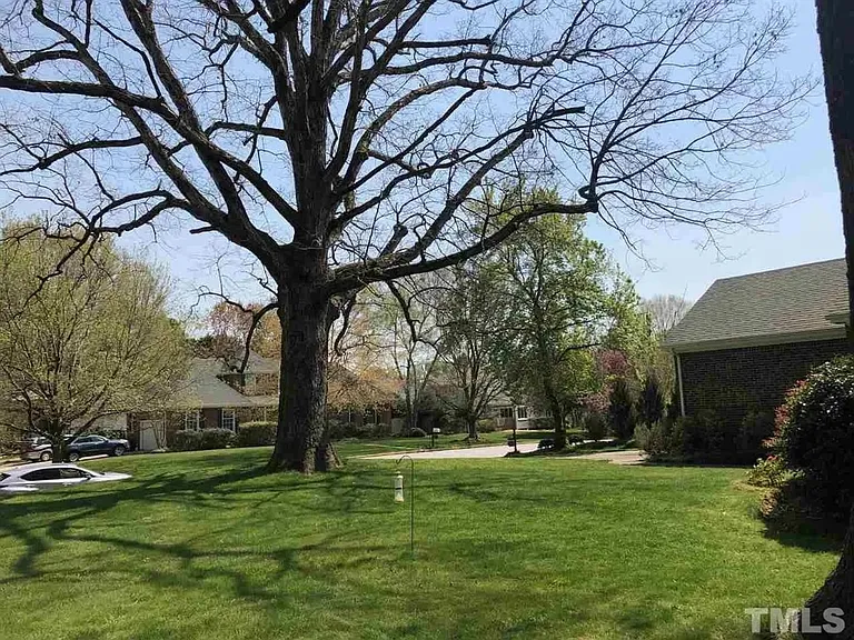1010 Kingsway Dr — Photo 24