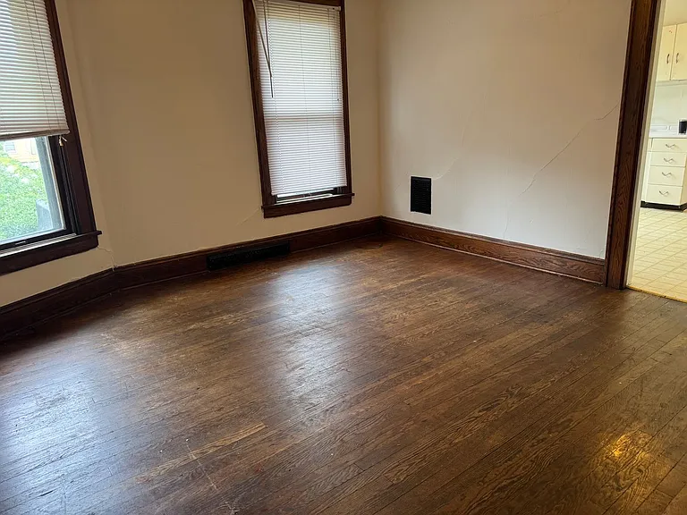 215 N Paterson St — Photo 12
