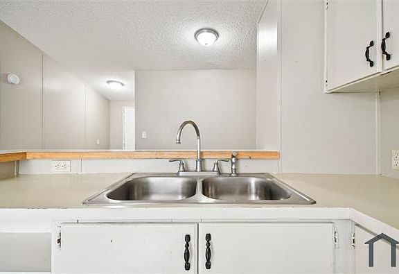 2nd image of 10609 Bay Hills Cir