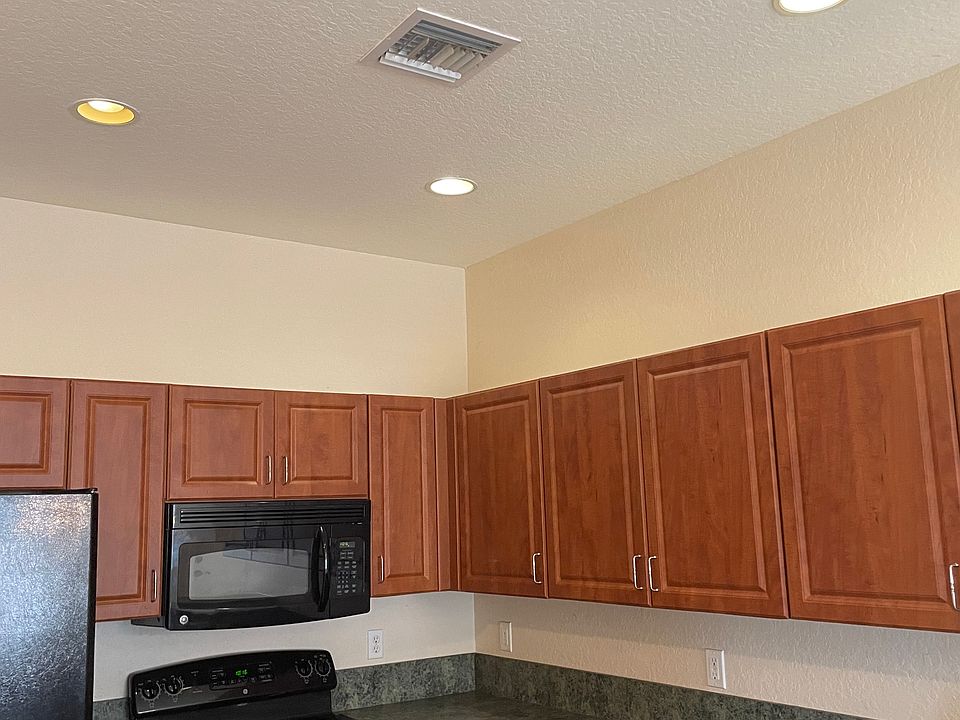 Large spacious kitchen.