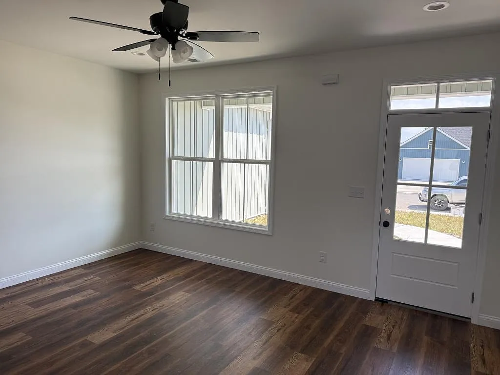 171 Pinehurst Drive — Photo 2