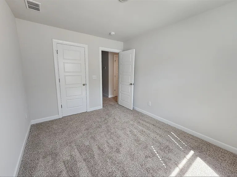 111 Telford Dr — Photo 5